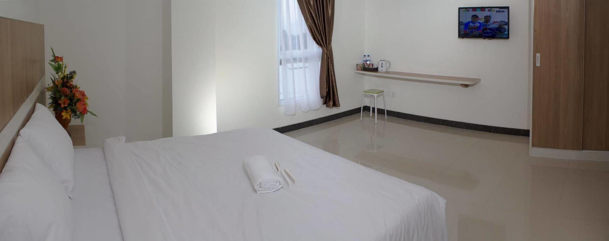 Hotel Royal Manado Kültér fotó