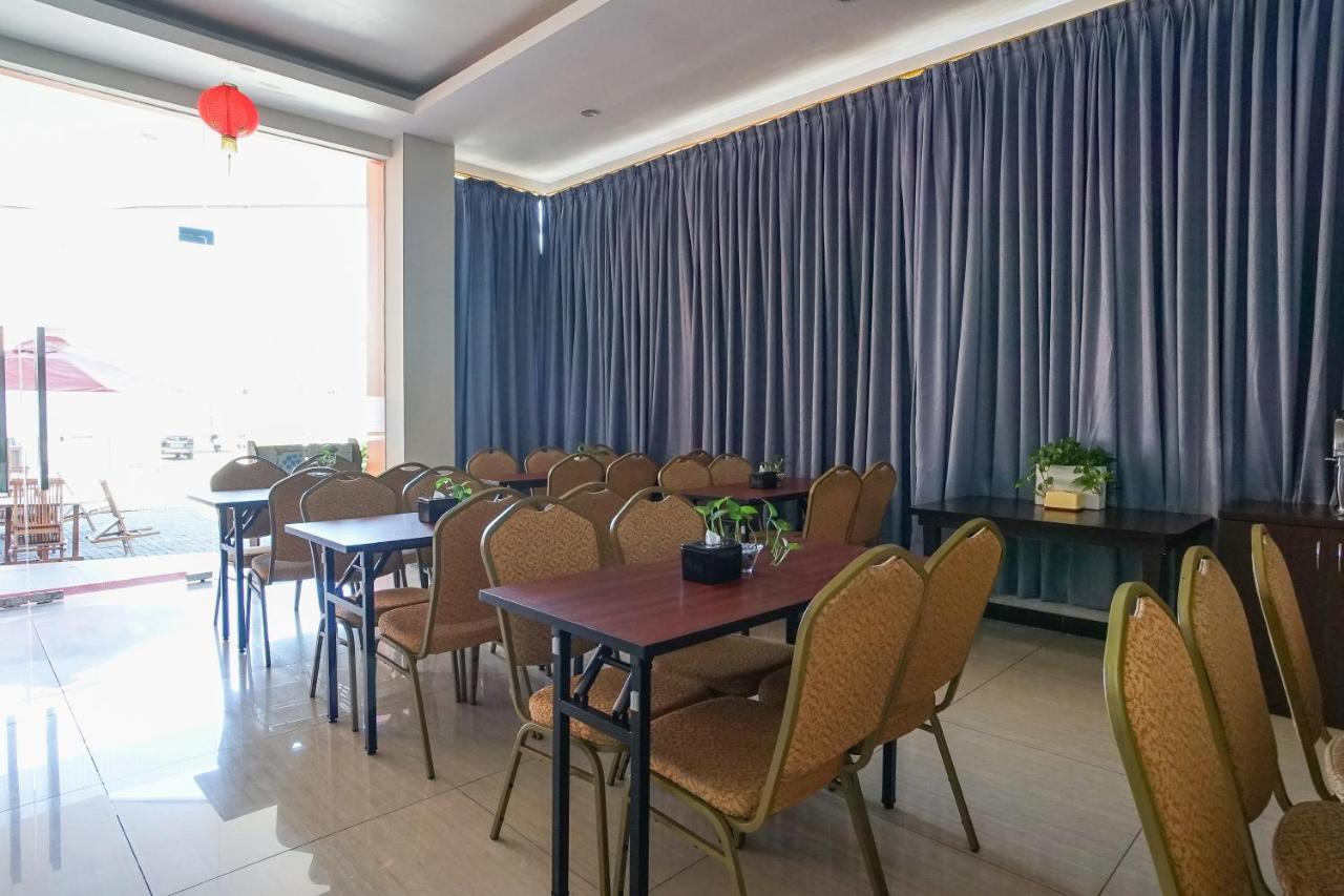 Hotel Royal Manado Kültér fotó