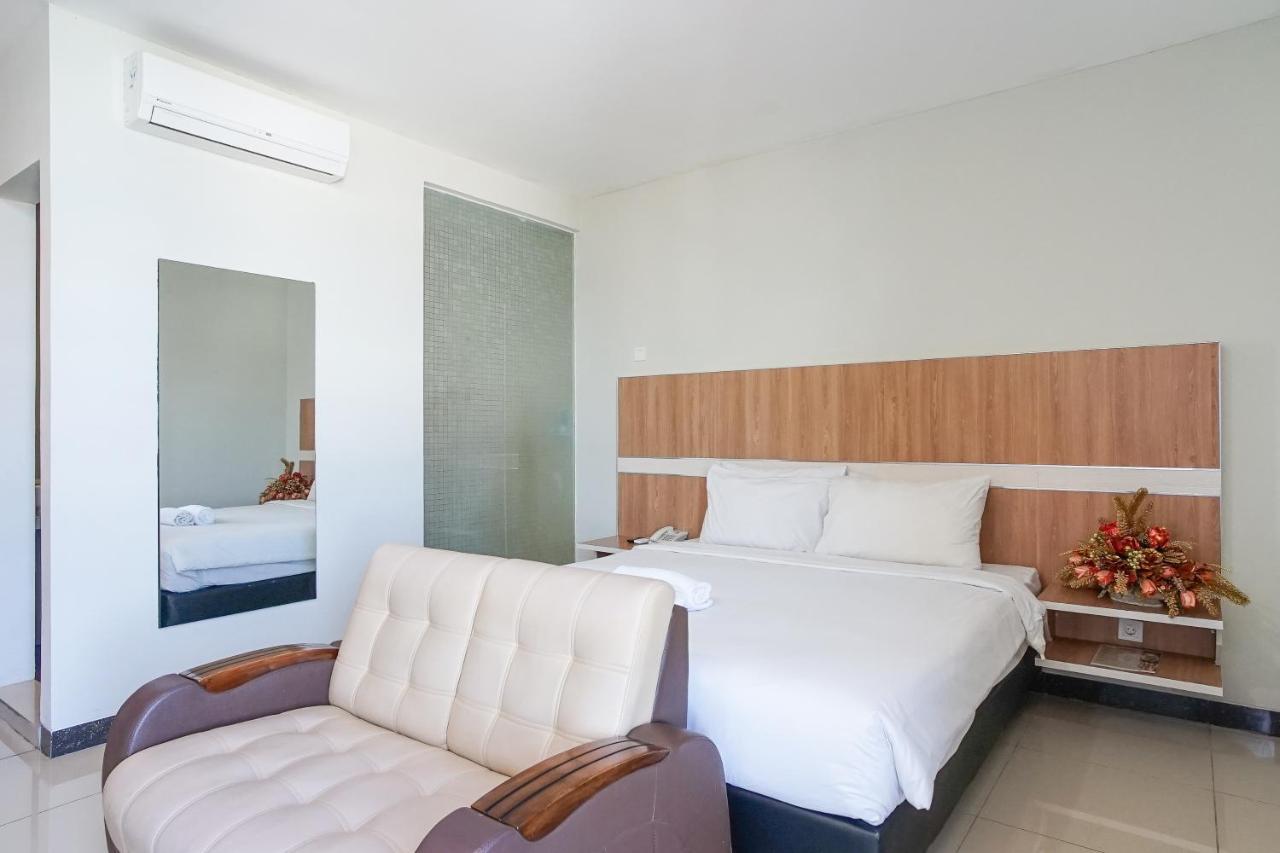 Hotel Royal Manado Kültér fotó