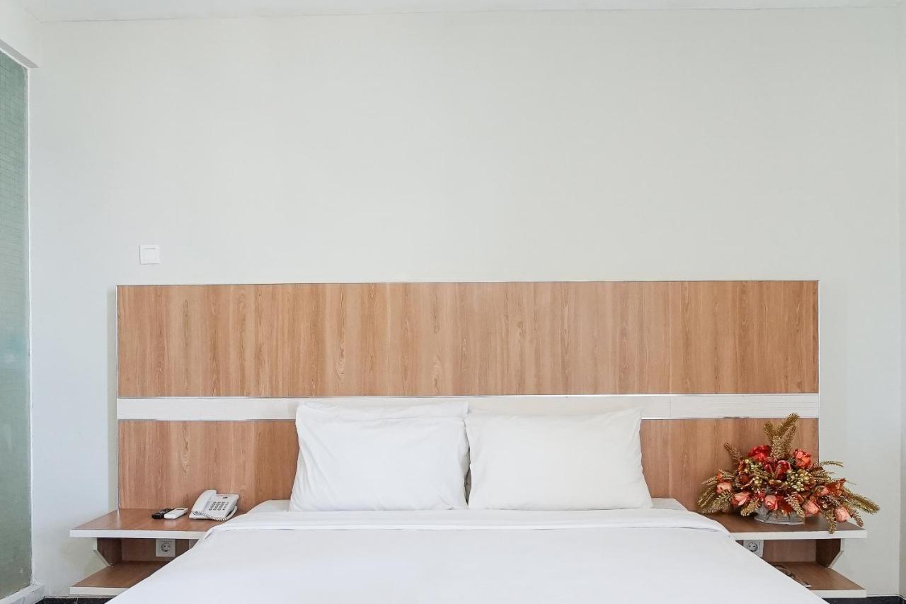 Hotel Royal Manado Kültér fotó