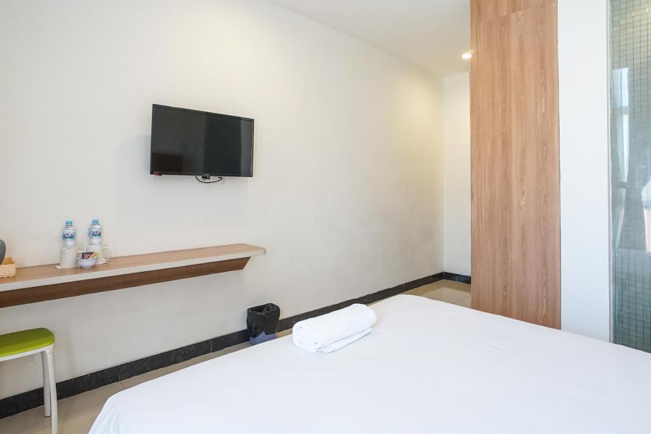 Hotel Royal Manado Kültér fotó