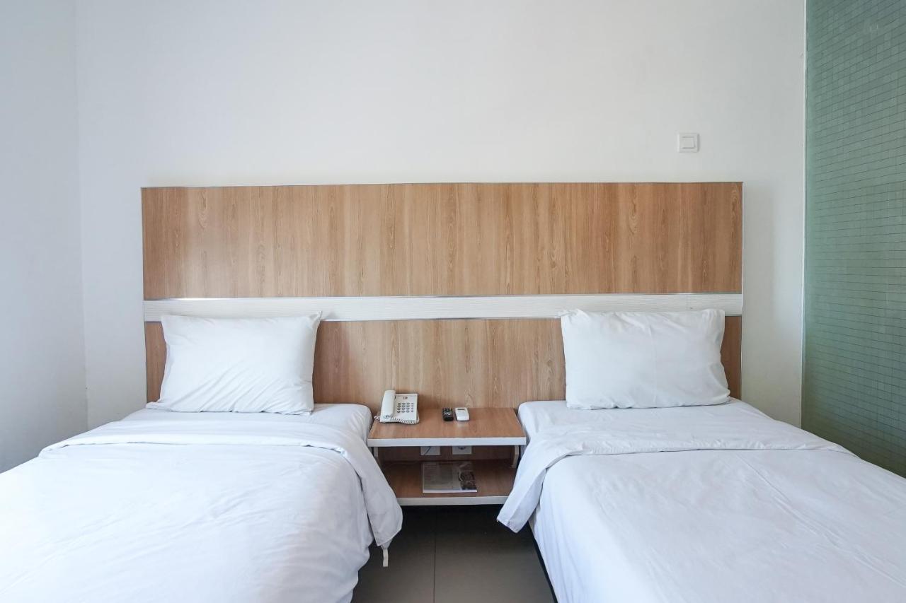 Hotel Royal Manado Kültér fotó